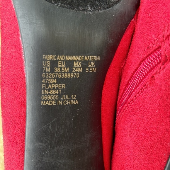 Covington red faux suede heeled booties size 7 M with ruffle at ankle side zip - Picture 10 of 14